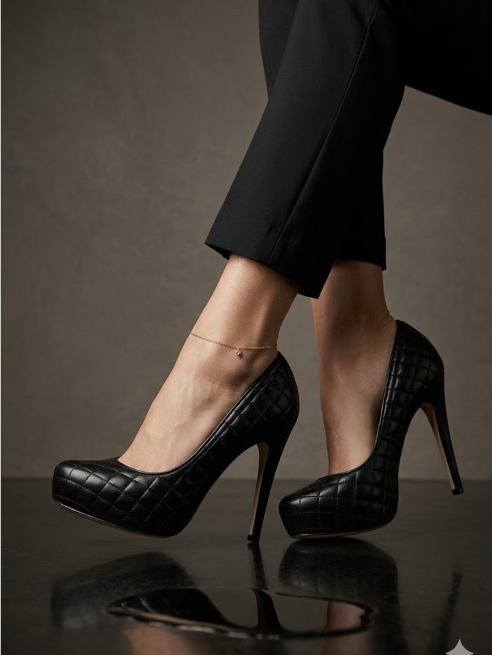 BCBGeneration Black Quilted Platform Stiletto Pumps - Size 8M (EU 38)